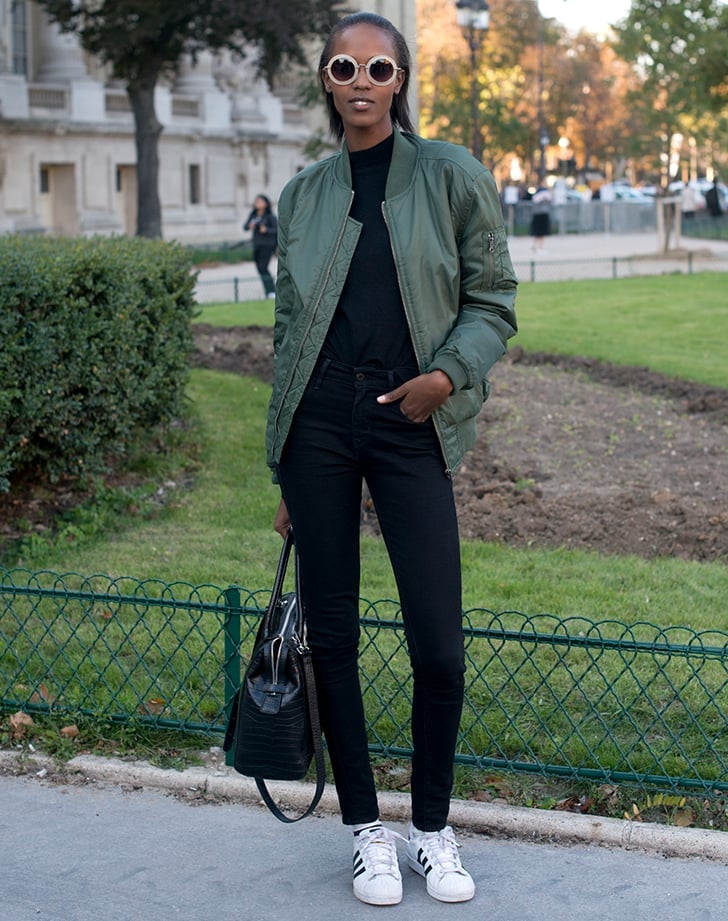 Black Skinny Jeans with Bomber Jacket and White Sneakers With Stripes — Black Jeans Outfits