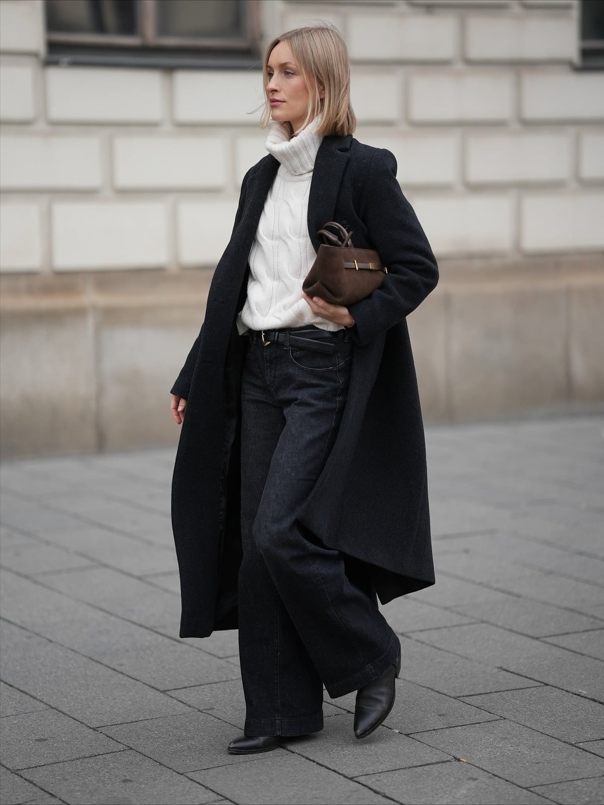 Chic Black Jeans with a Longline Coat — Black Jeans Outfits