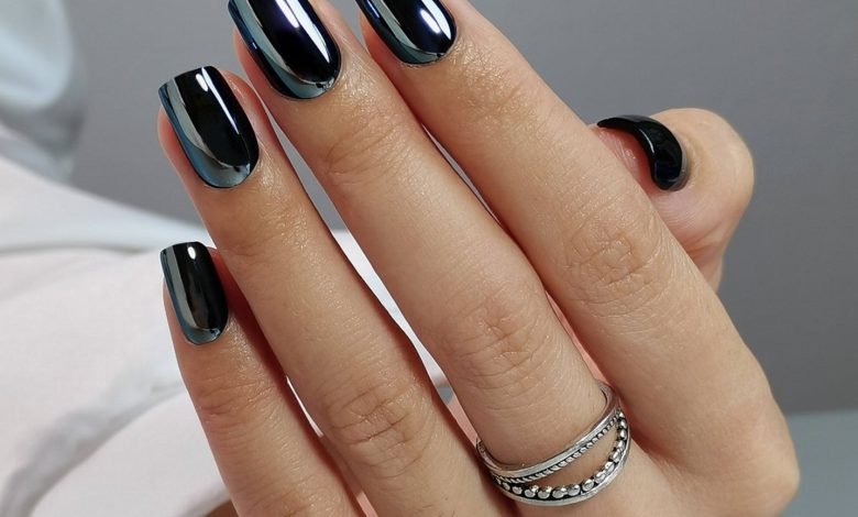 Glazed Chrome Retro Black Short Square Nails