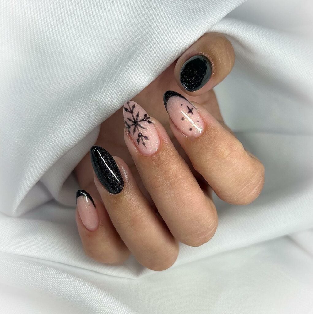 Short Almond Black Cat Eye with Snowflake Art Short Almond Black Cat Eye with Snowflake Art — Black Nails