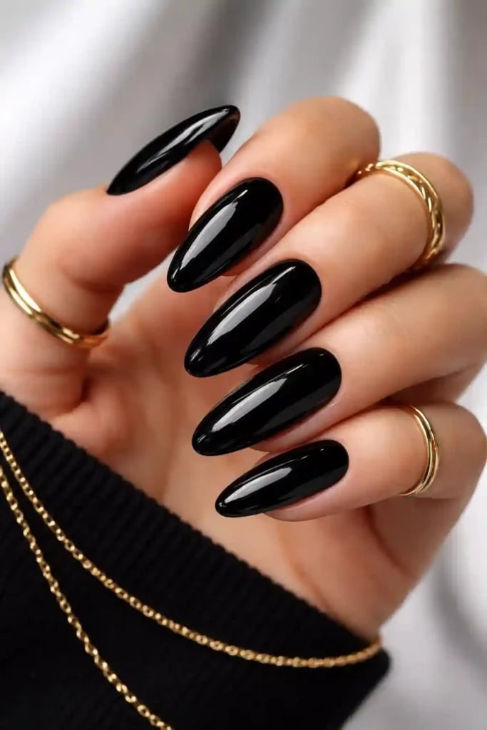 Short Square Deep Black Glossy Nails Short Square Deep Black Glossy Nails — Black Nails