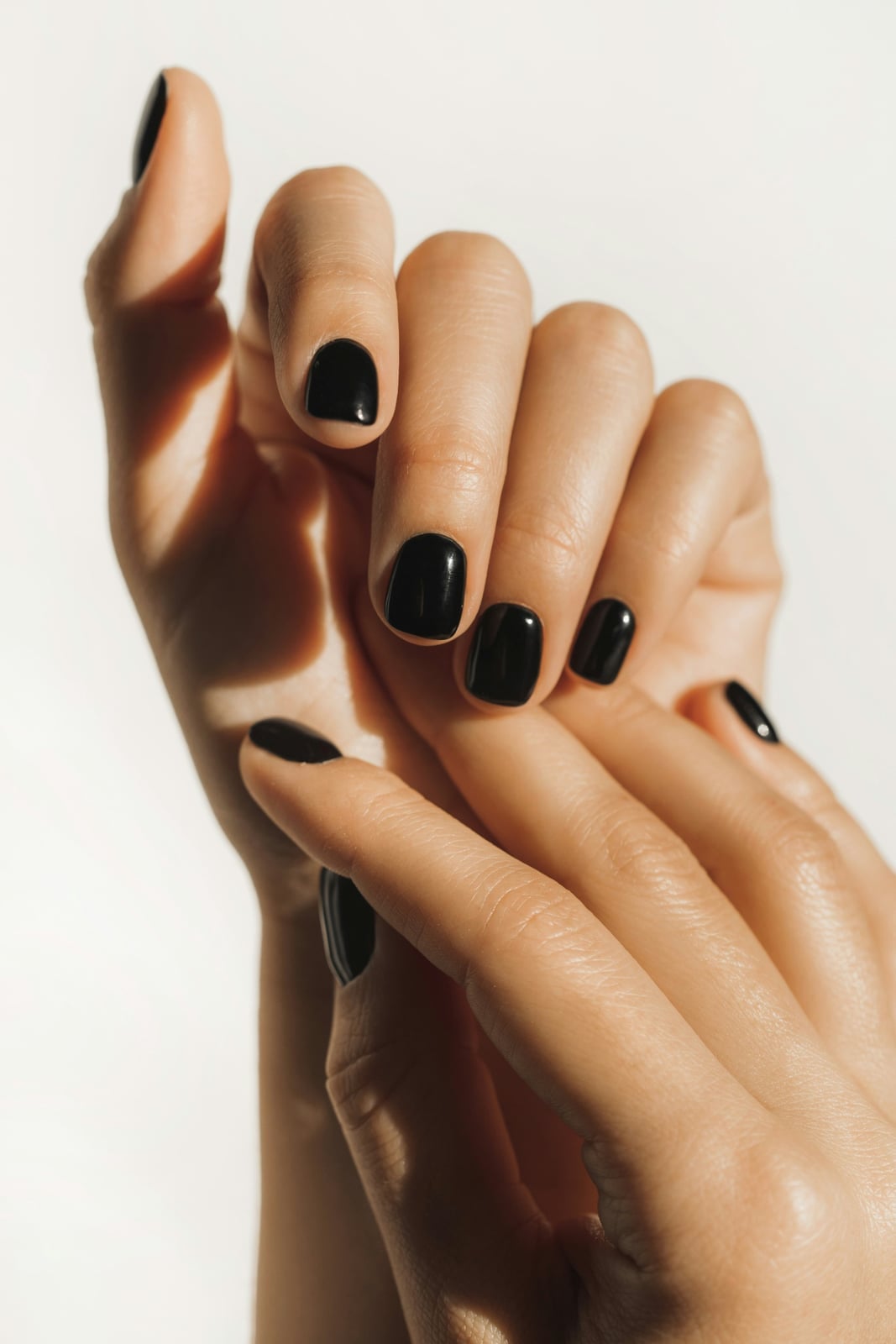 Short Square Glossy Black Nails With демонстрируя ногти Short Square Glossy Black Nails With демонстрируя ногти