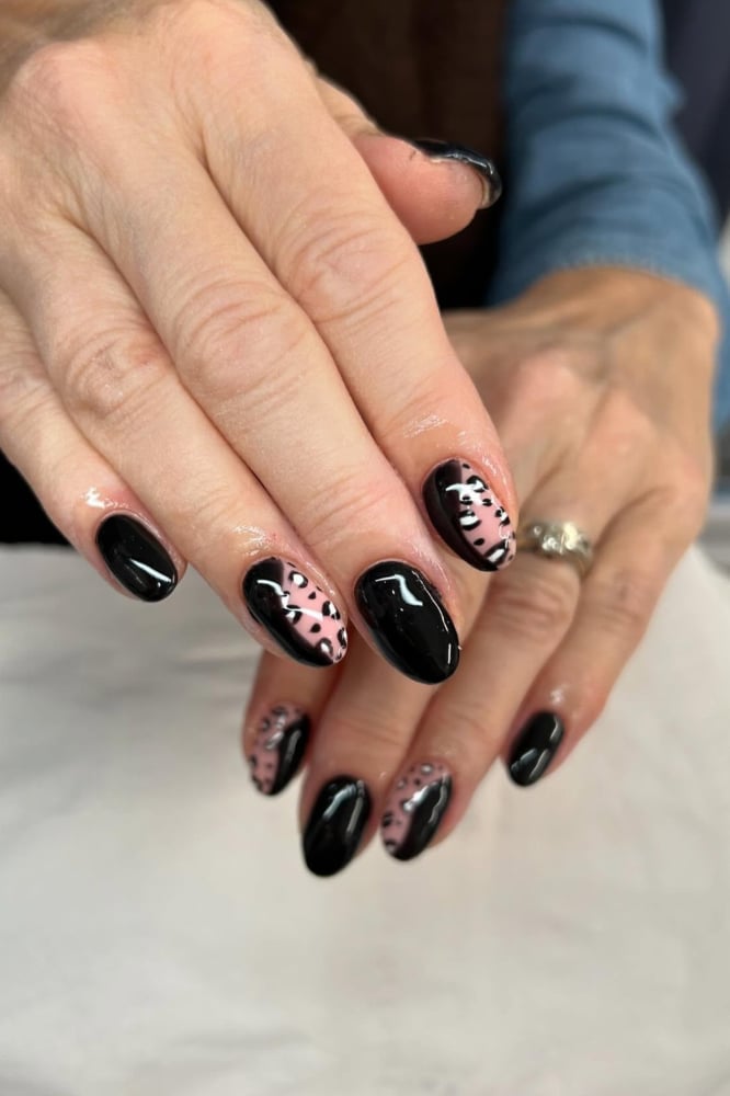 Medium Oval Glossy Black with Leopard Print Medium Oval Glossy Black with Leopard Print — Black Nails