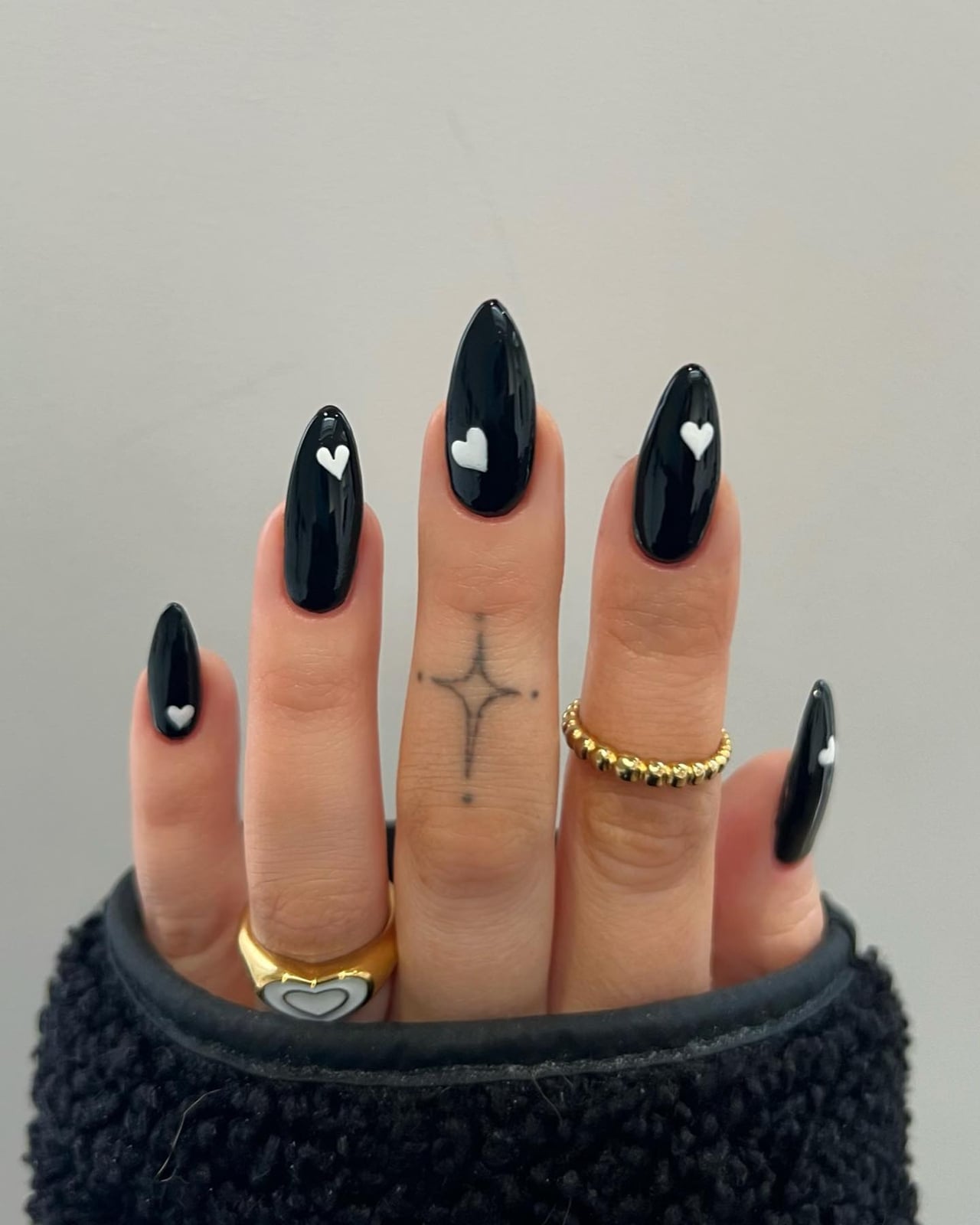 Medium Almond Glossy Black with White Hearts Medium Almond Glossy Black with White Hearts — Black Nails