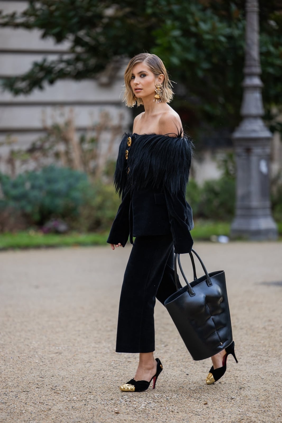 Velvet top with feather trim and wide-leg trousers Velvet top with feather trim and wide-leg trousers — Black Outfits