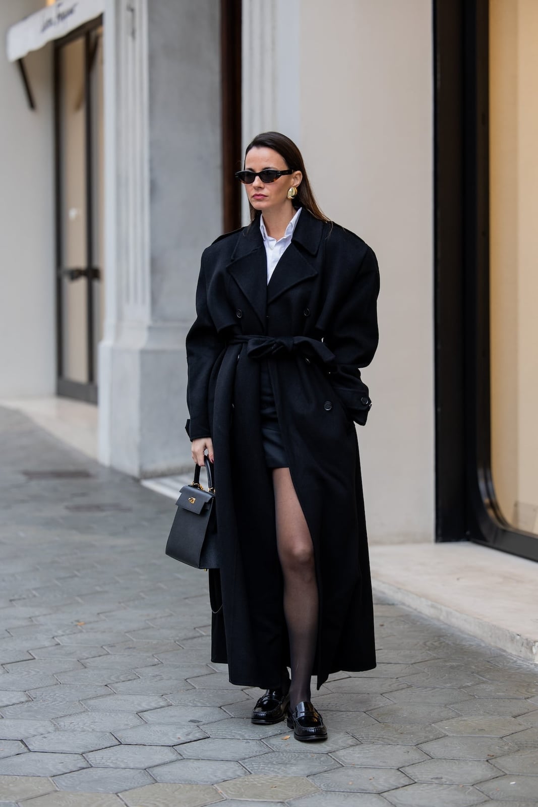 Oversized black trench coat with leather shorts Oversized black trench coat with leather shorts — Black Outfits