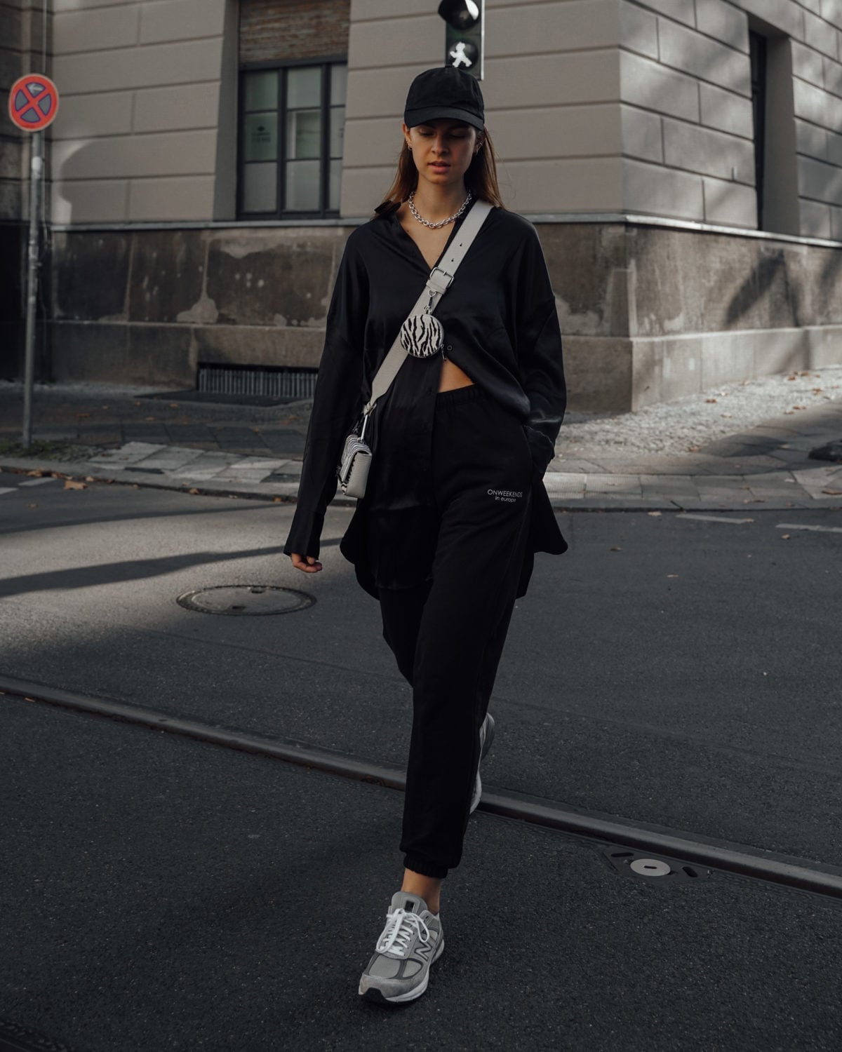 Oversized Shirt With Sweatpants And Zebra Print — Black Sweatpants Outfit