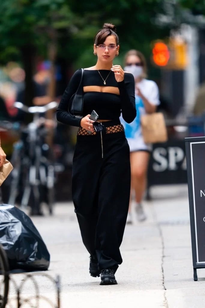 Streetwear Style With Wide Leg Sweatpants — Black Sweatpants Outfit