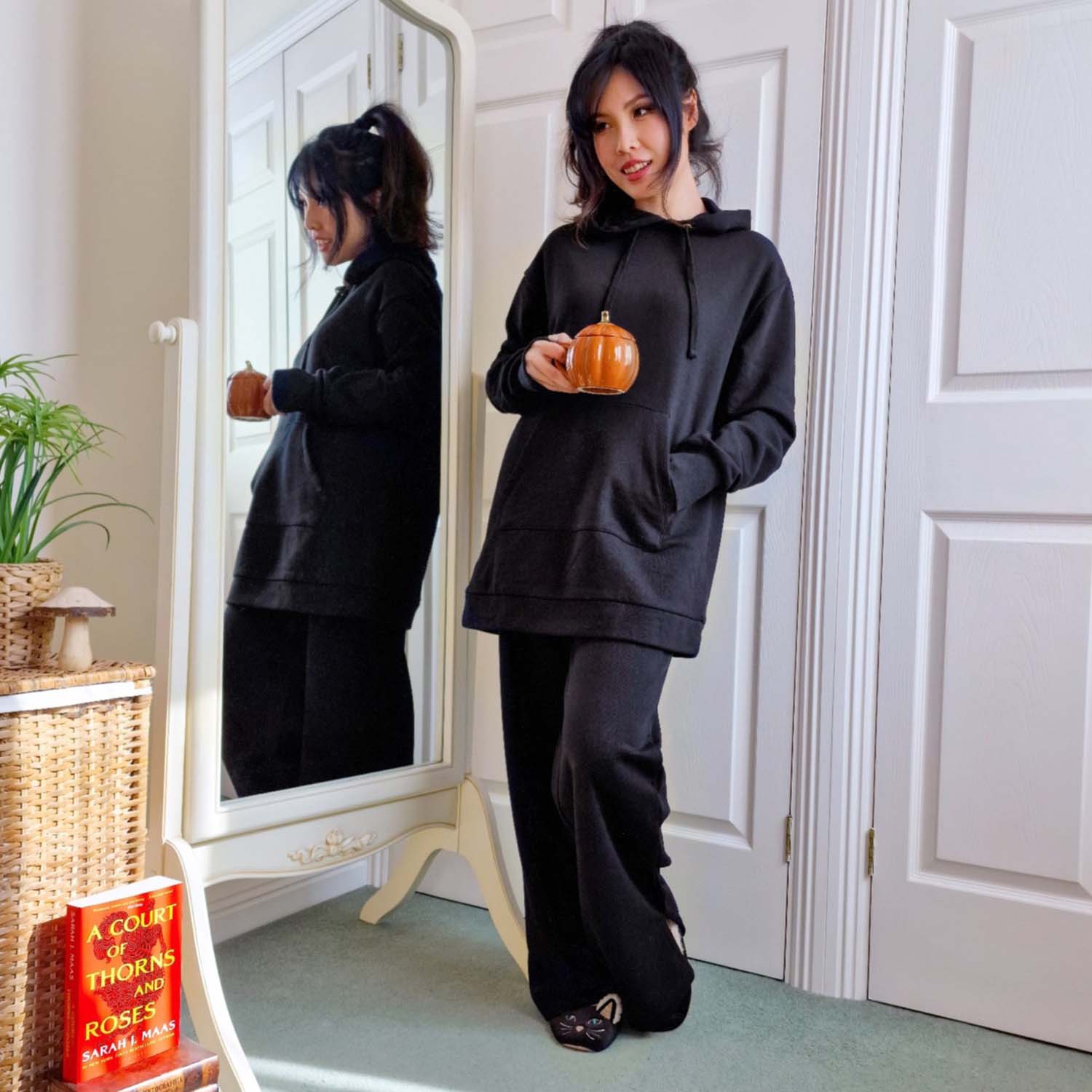 Ribbed Knit Tunic And Wide Leg Sweatpants — Black Sweatpants Outfit