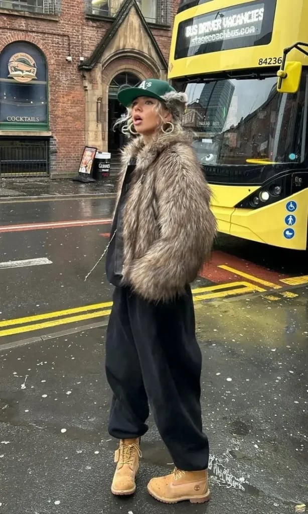 Streetwear With Faux Fur Coat — Black Sweatpants Outfit