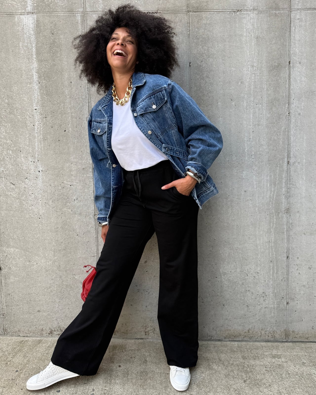 Casual Wide Leg Pants With Denim Jacket — Black Sweatpants Outfit