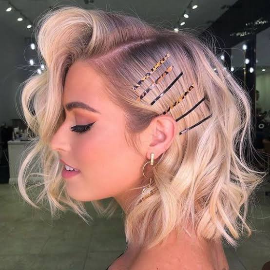 Short Platinum Pixie With Dark Roots and Side-Swept Bangs — Blonde Haircuts