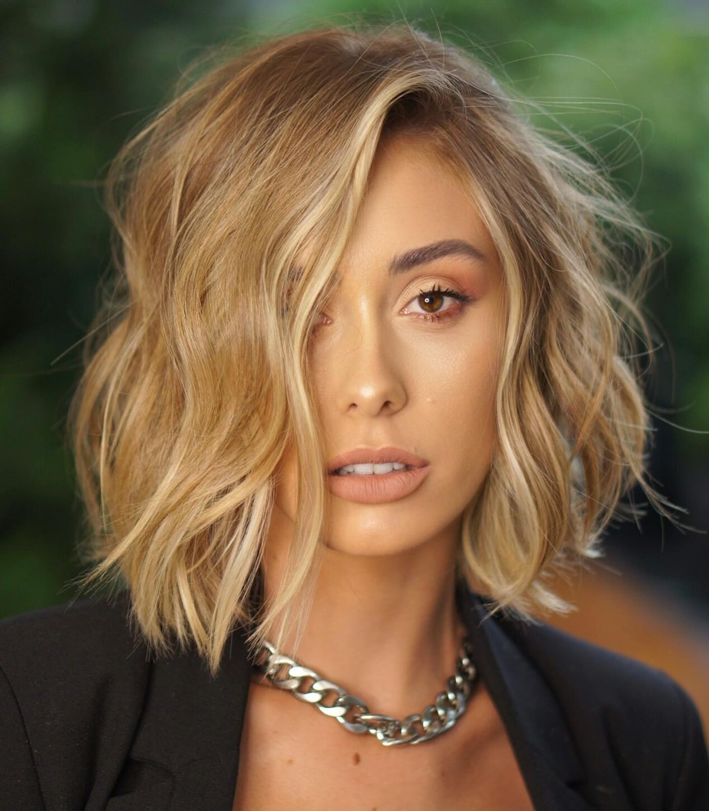 Honey Blonde Lob With Curtain Bangs — Blonde Short Hair