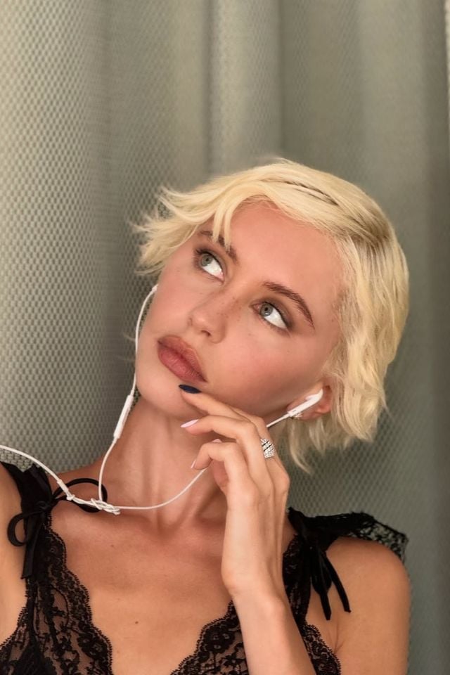 Textured Ash Blonde Bob With Piecey Style — Blonde Short Hair