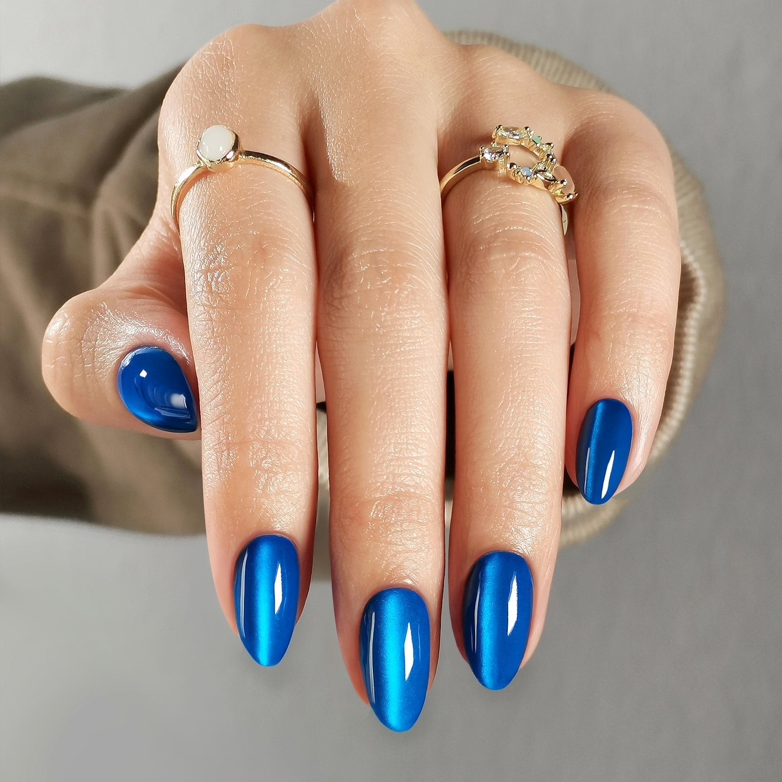 Glossy Royal Blue Cat-Eye Short Almond Nails Glossy Royal Blue Cat-Eye Short Almond Nails — Blue Almond Nails