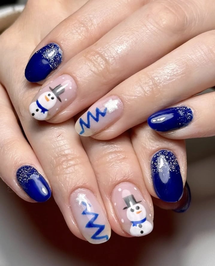 Oval Snowman Zigzag Glitter Nails Oval Snowman Zigzag Glitter Nails — Blue Christmas Nails