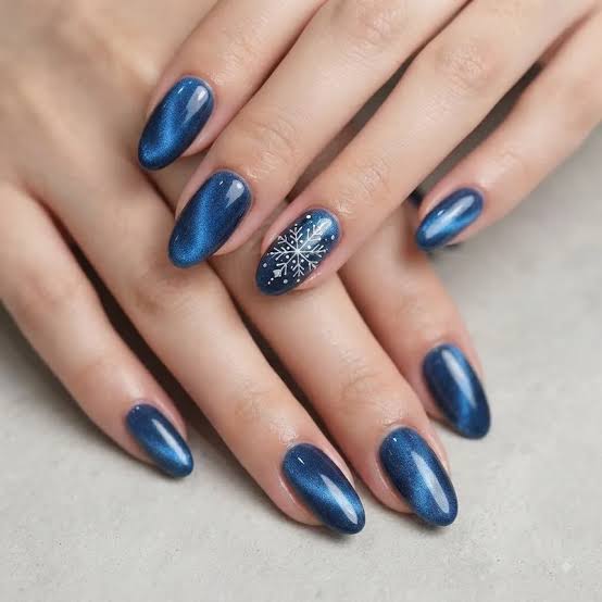 Medium Oval Dark Blue Cat Eye Snowflake Nails Medium Oval Dark Blue Cat Eye Snowflake Nails — Blue Christmas Nails