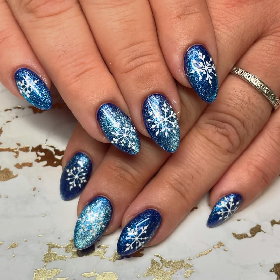 Oval Vibrant Blue Glitter Snowflake Nails Oval Vibrant Blue Glitter Snowflake Nails — Blue Christmas Nails
