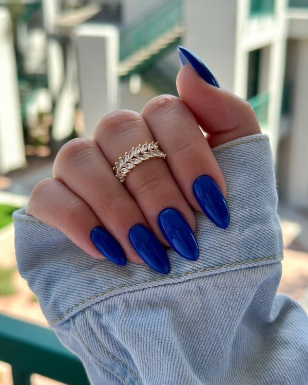 Vibrant Sapphire Blue Glossy Almond Nails Vibrant Sapphire Blue Glossy Almond Nails — Blue Nails
