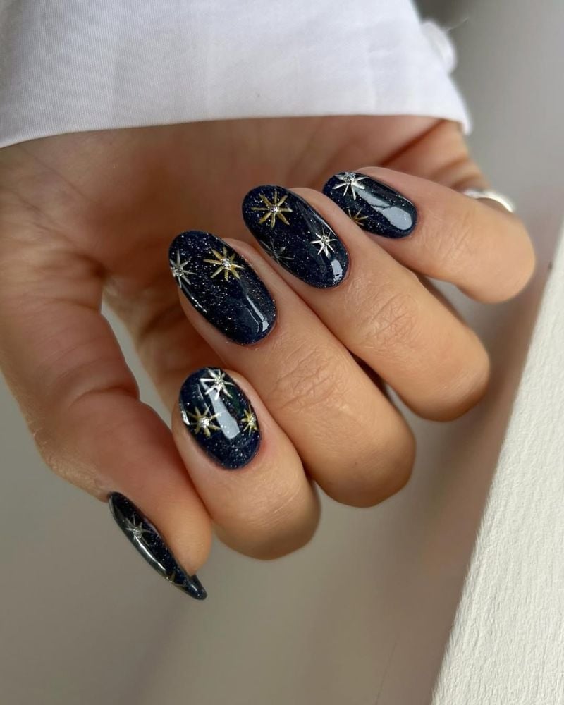 Dark Glittery Blue Starry Night Short Oval Nails Dark Glittery Blue Starry Night Short Oval Nails — Blue Nails