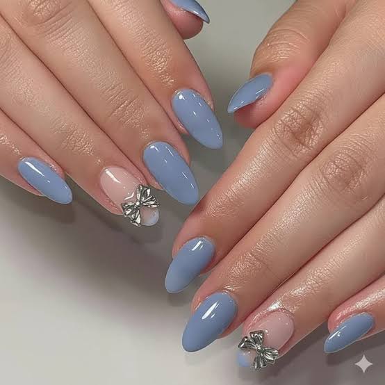 Light Sky Blue Glossy Almond Nails with Gold Band Accent Light Sky Blue Glossy Almond Nails with Gold Band Accent — Blue Nails