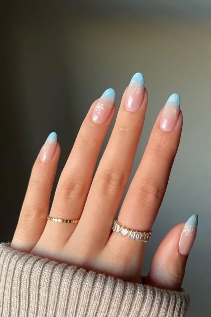 Medium Almond Blue Gradient Shimmer Snowflakes Medium Almond Blue Gradient Shimmer Snowflakes — Blue Winter Nails