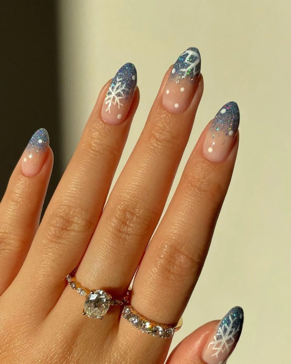 Medium Almond Nude to Blue Glitter Gradient Nails Medium Almond Nude to Blue Glitter Gradient Nails — Blue Winter Nails