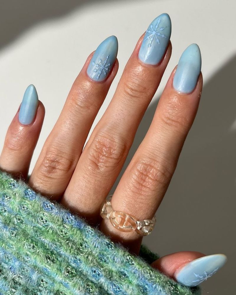 Medium Almond Powdery Blue Raised Snowflake Nails Medium Almond Powdery Blue Raised Snowflake Nails — Blue Winter Nails