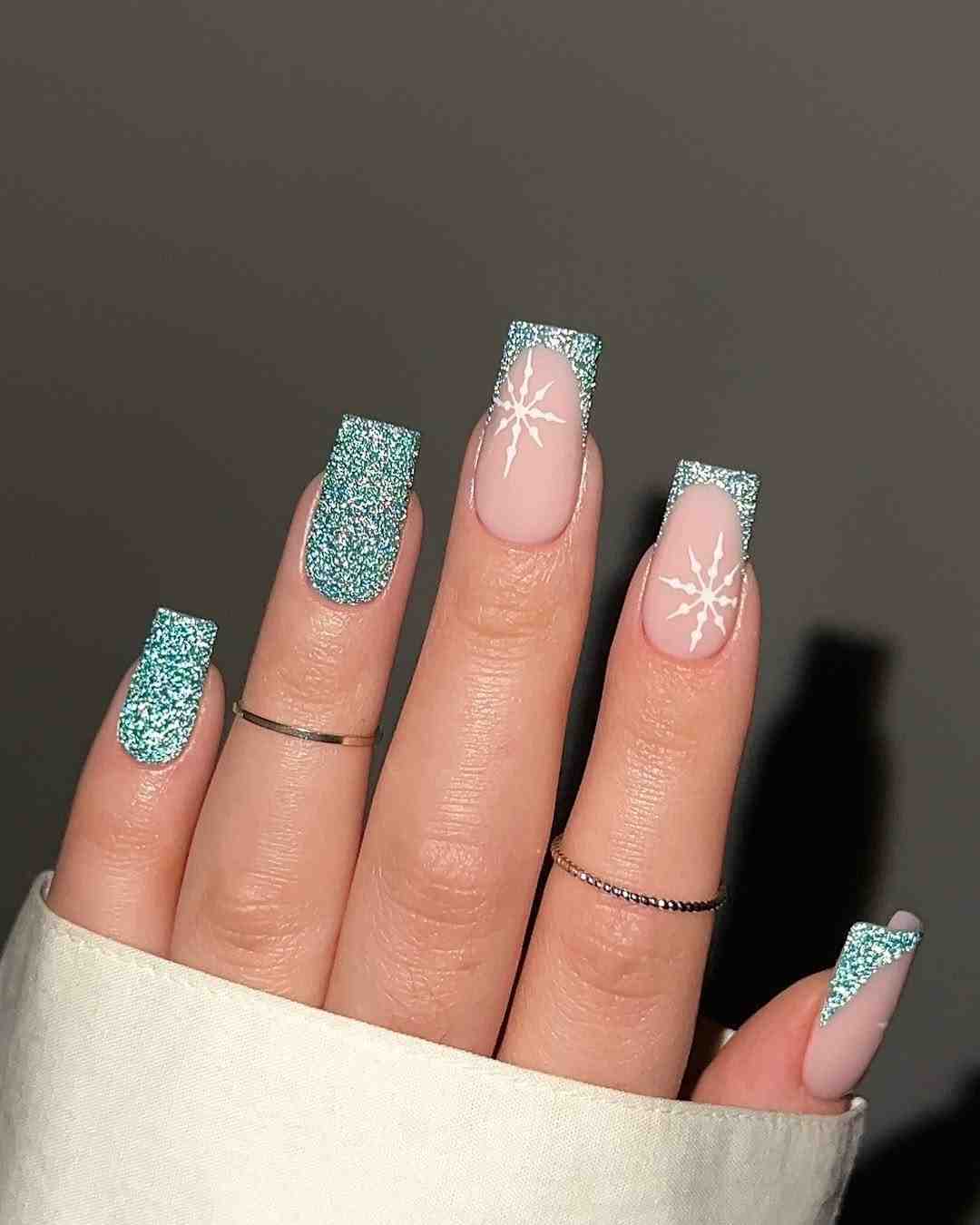 Short Square Glitter French Pink Snowflake Nails Short Square Glitter French Pink Snowflake Nails — Blue Winter Nails