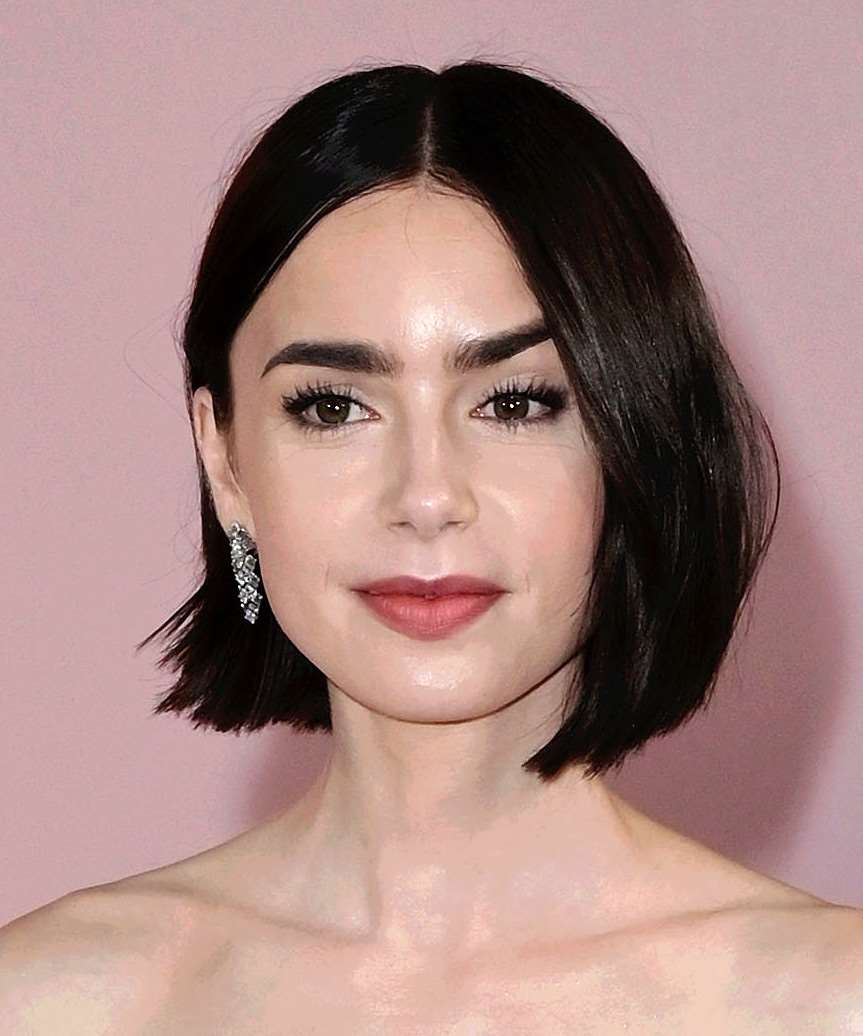 Collarbone Dark Brown Blunt Bob, Close-Up Take