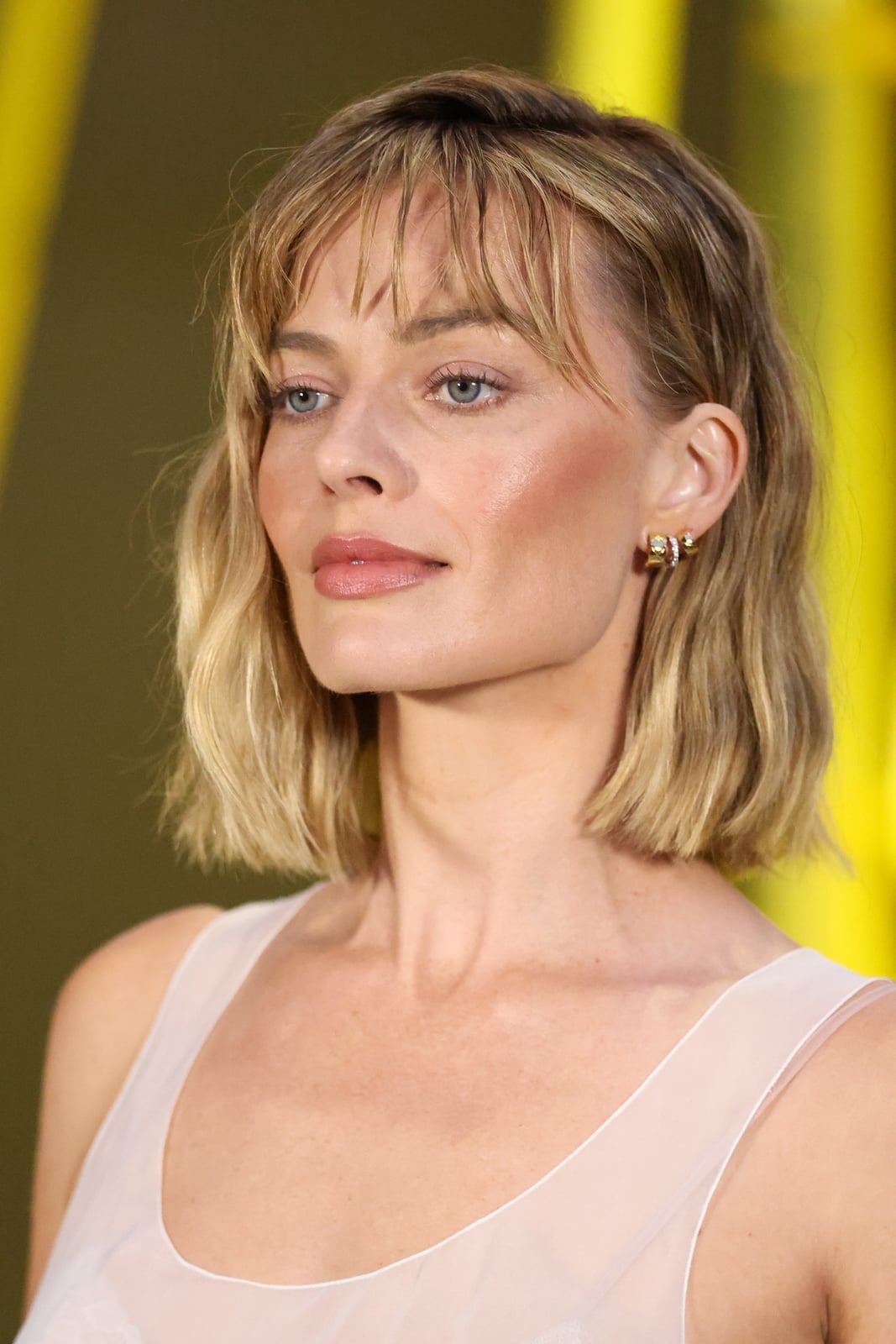 Chin Length Ash Blonde Bob With Curtain Bangs — Blunt Bob