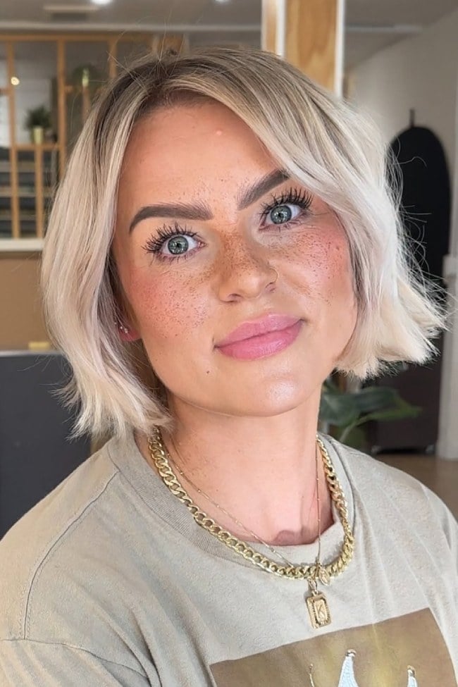 Chin Bob Textured Ends Curtain Bangs — Bob for Fine Hair
