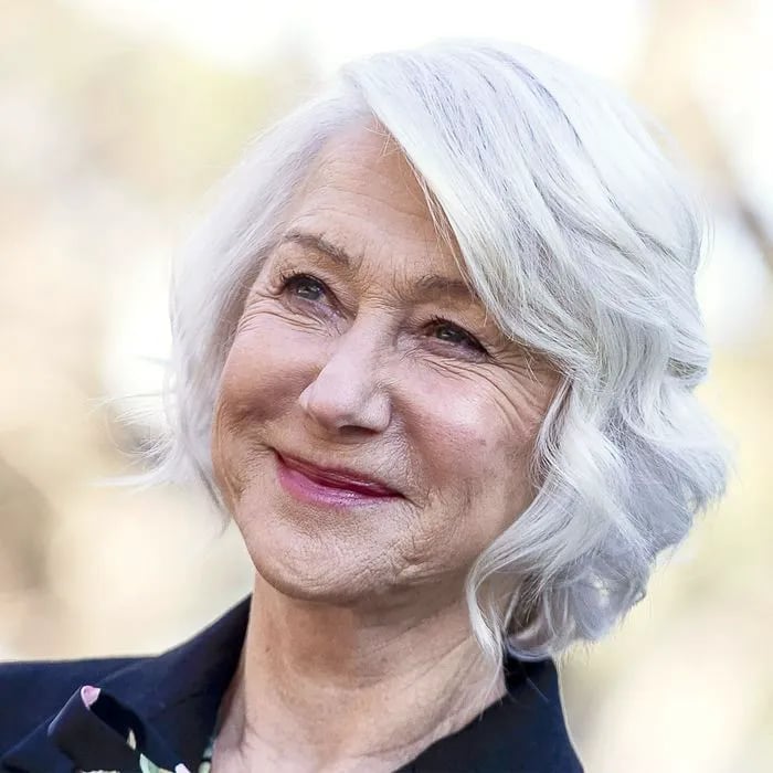 Collarbone Bob With Soft Waves in Silver Gray — Bob Hairstyles