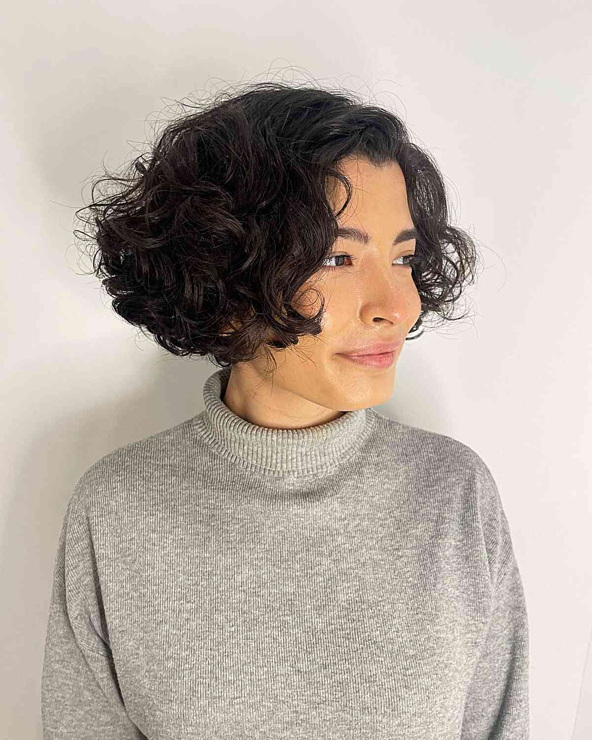 Chin Bob With Defined Curls And Highlights — Bob with Curls