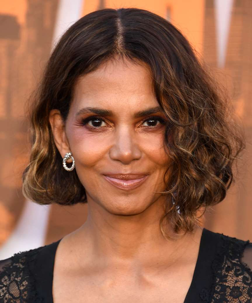 Collarbone Bob With Natural Waves — Bob with Curls