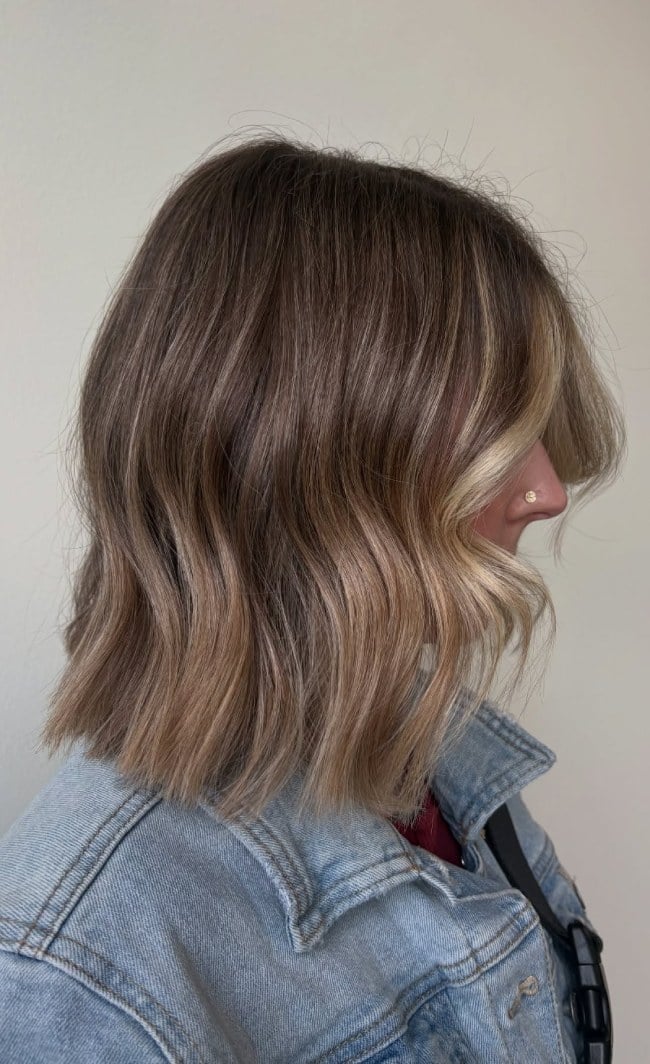 Collarbone Bob With Ash Beige Highlights And Curtain Bangs — Bob with Highlights