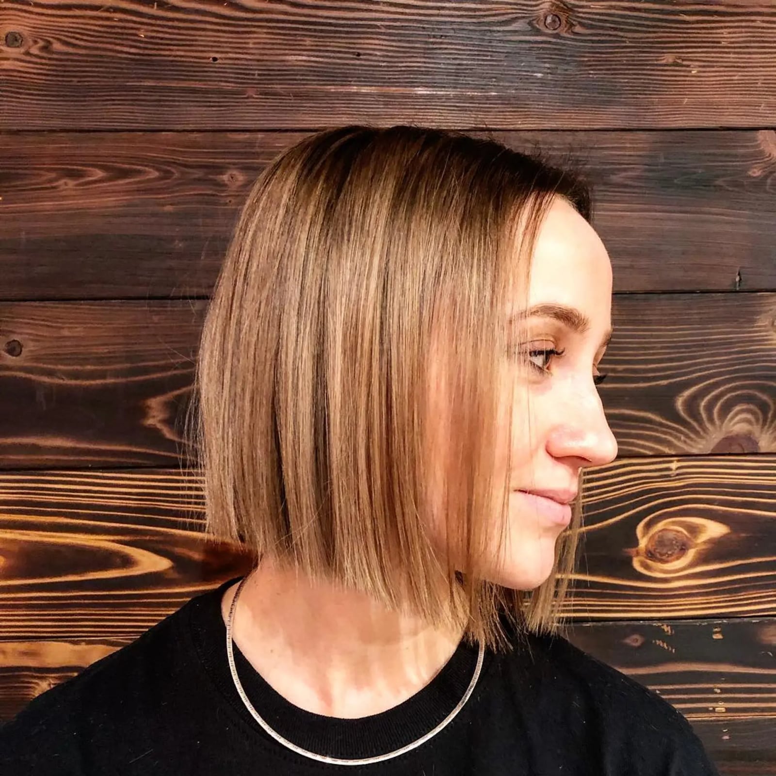 Collarbone Blunt Bob Sleek Blonde Caramel — Bob with Highlights