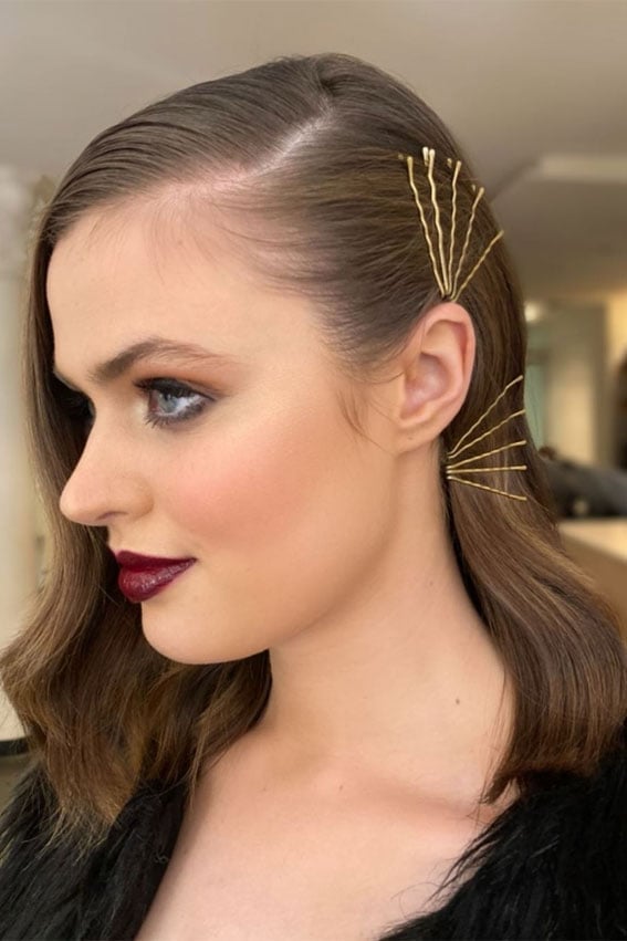 Collarbone Wavy Blowout With Gold Pins Collarbone Wavy Blowout With Gold Pins — Bobby Pins Hairstyles