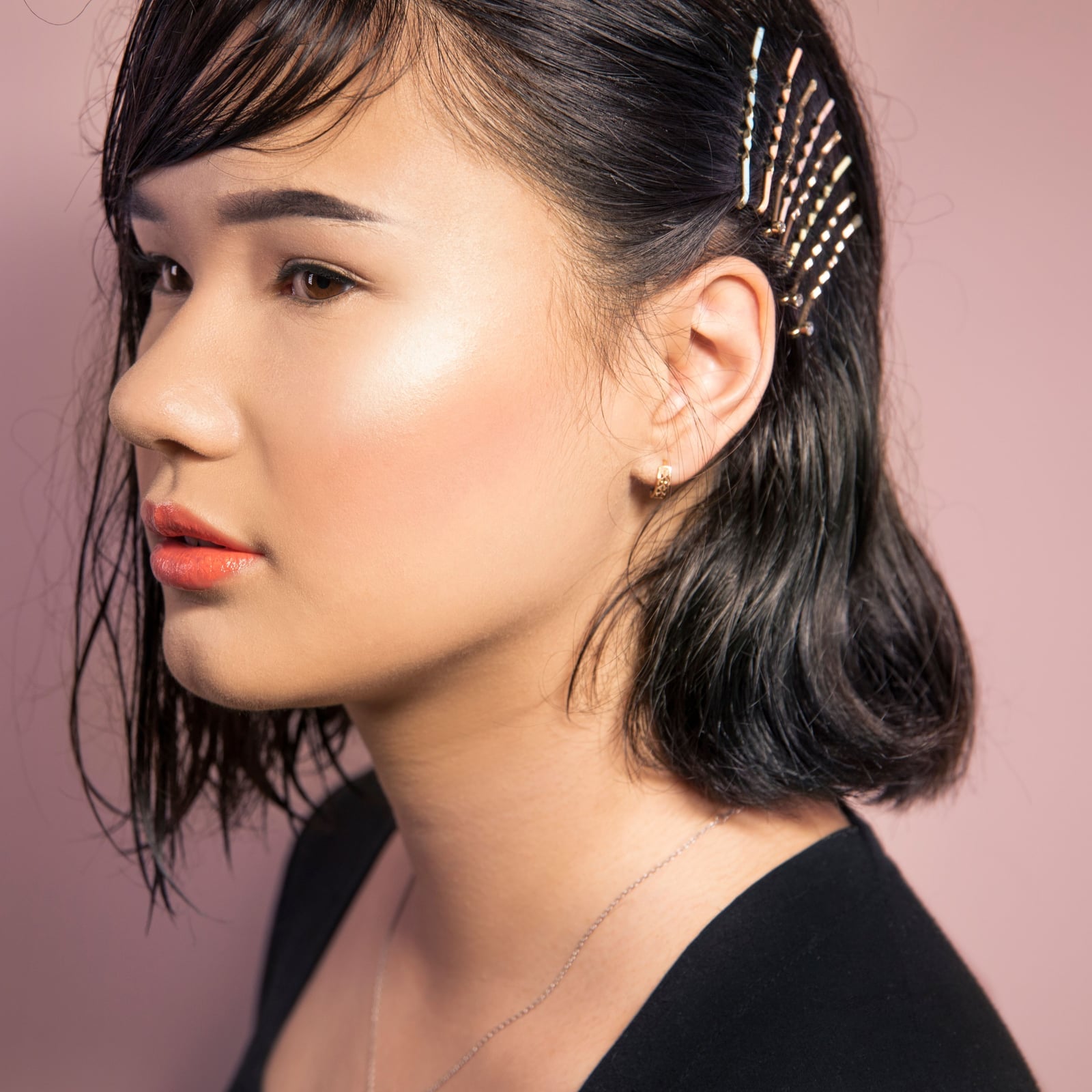 Chin Bob With Blunt Bangs Wet Look Chin Bob With Blunt Bangs Wet Look — Bobby Pins Hairstyles