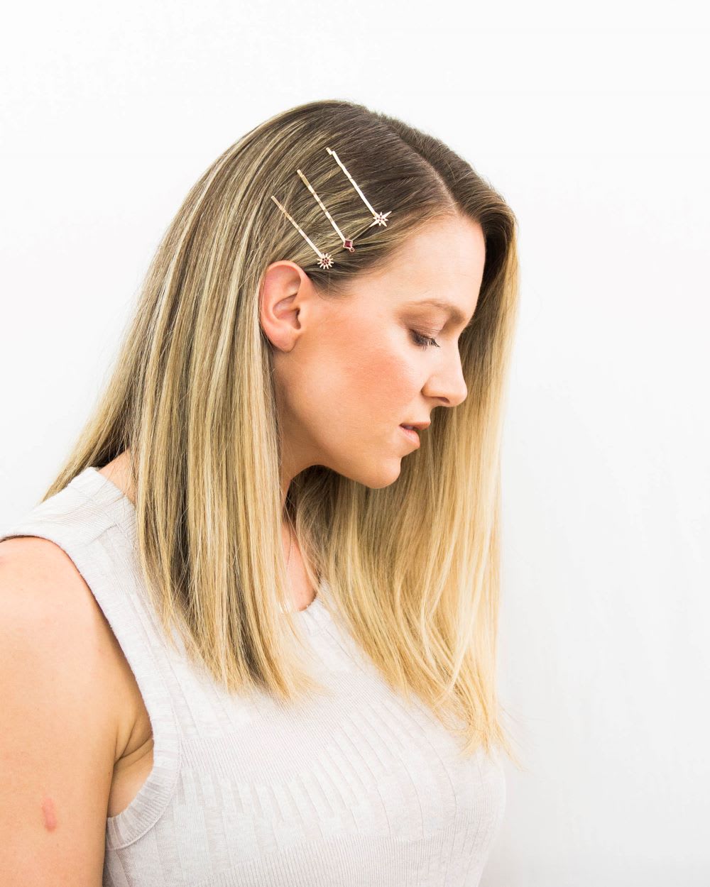 Collarbone Layers With Geometric Pins Collarbone Layers With Geometric Pins — Bobby Pins Hairstyles