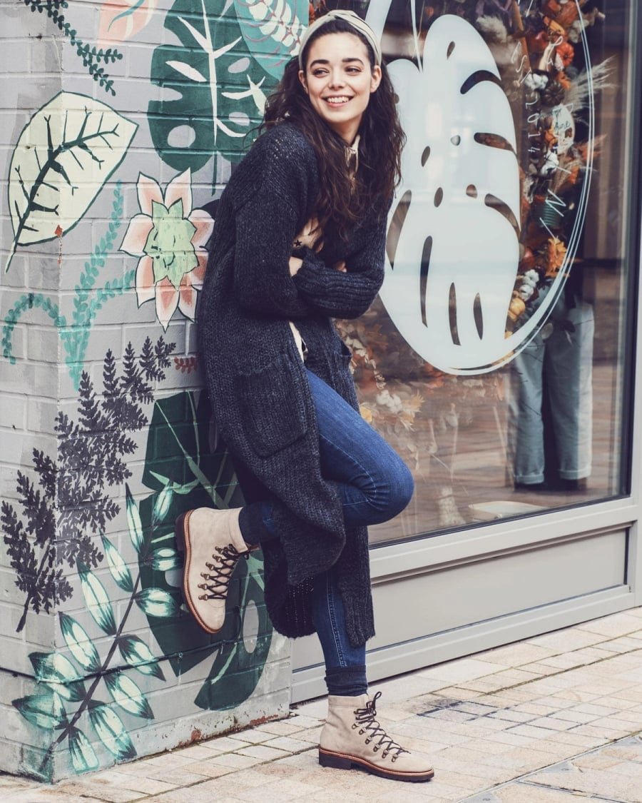 Skinny Jeans with Gray Cardigan and Hiking Boots — Boots Outfit Jeans
