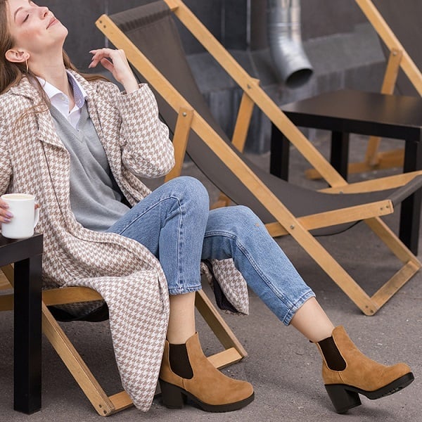 Relaxed Jeans with Houndstooth Coat and Chelsea Boots — Boots Outfit Jeans