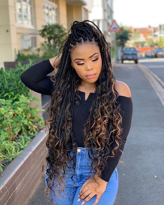 Mid-Back Box Braids With Blonde Highlights and Curls, Wavy Mid-Back Box Braids With Blonde Highlights and Curls, Wavy — Box Braids Hairstyles