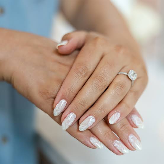 Marble Silver Vein Glossy Pearlescent Medium Almond Nails — Bridal Nails