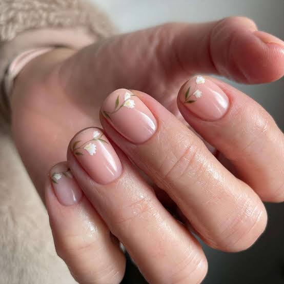 Short Oval Nails With Floral Line Art — Bride Nail