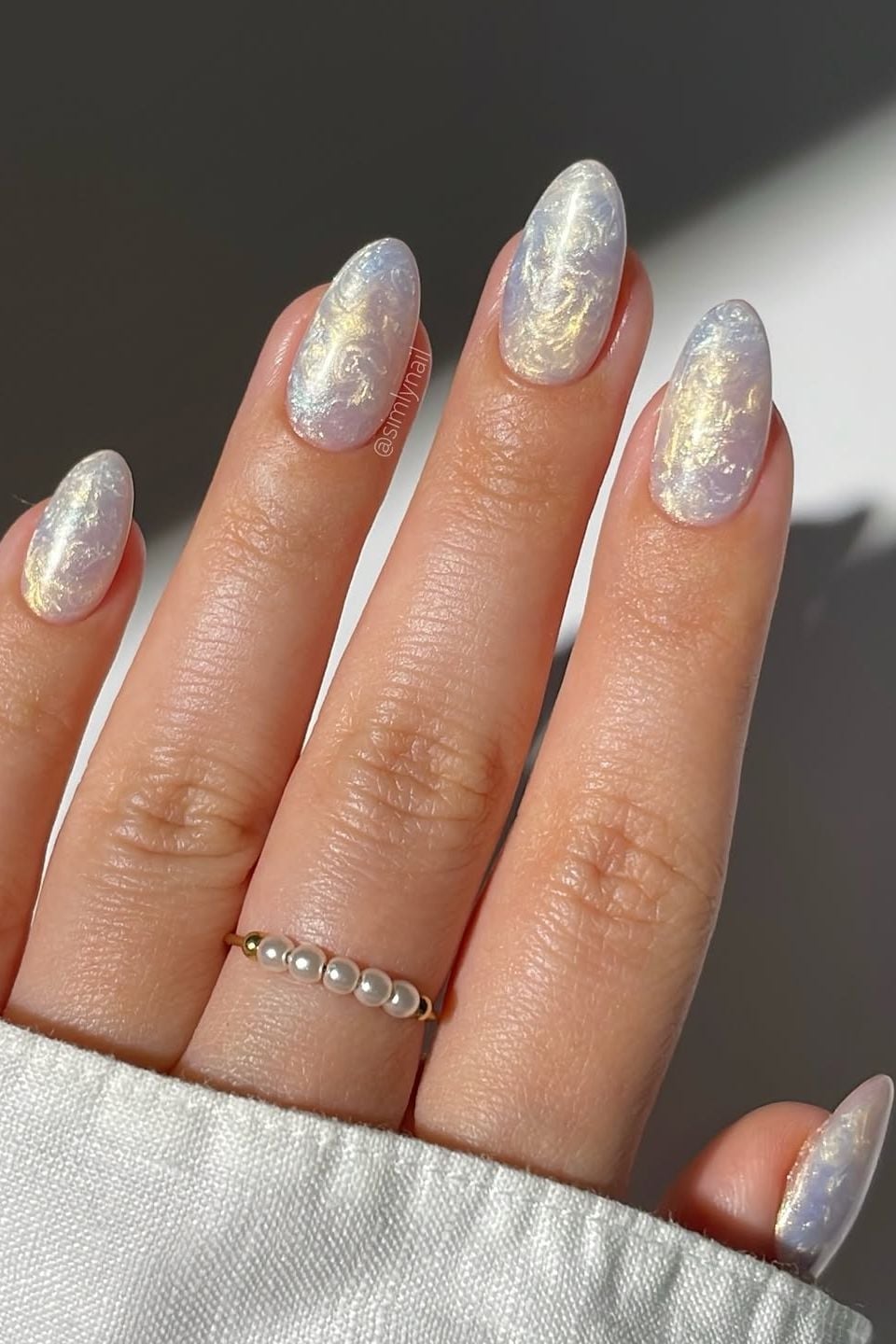 Medium Oval Nails With Pearlescent Swirls — Bride Nail