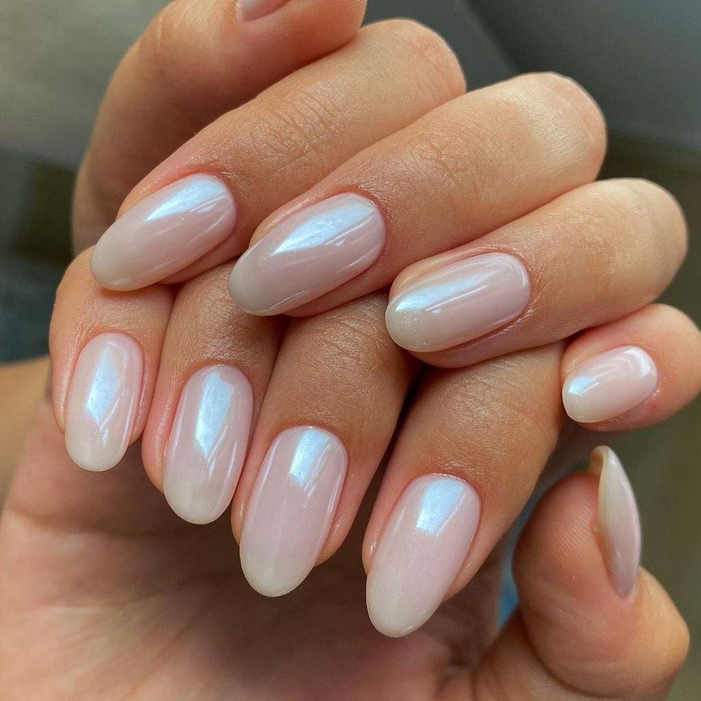Medium Oval Nails With Pearlescent Iridescent Finish — Bride Nail