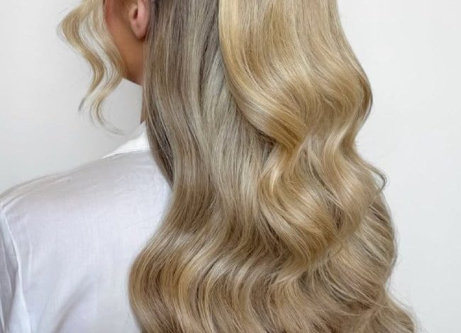 30 Picture-Perfect Half Up Half Down Wedding Hair Ideas : Classic Twisted Half Up Waves