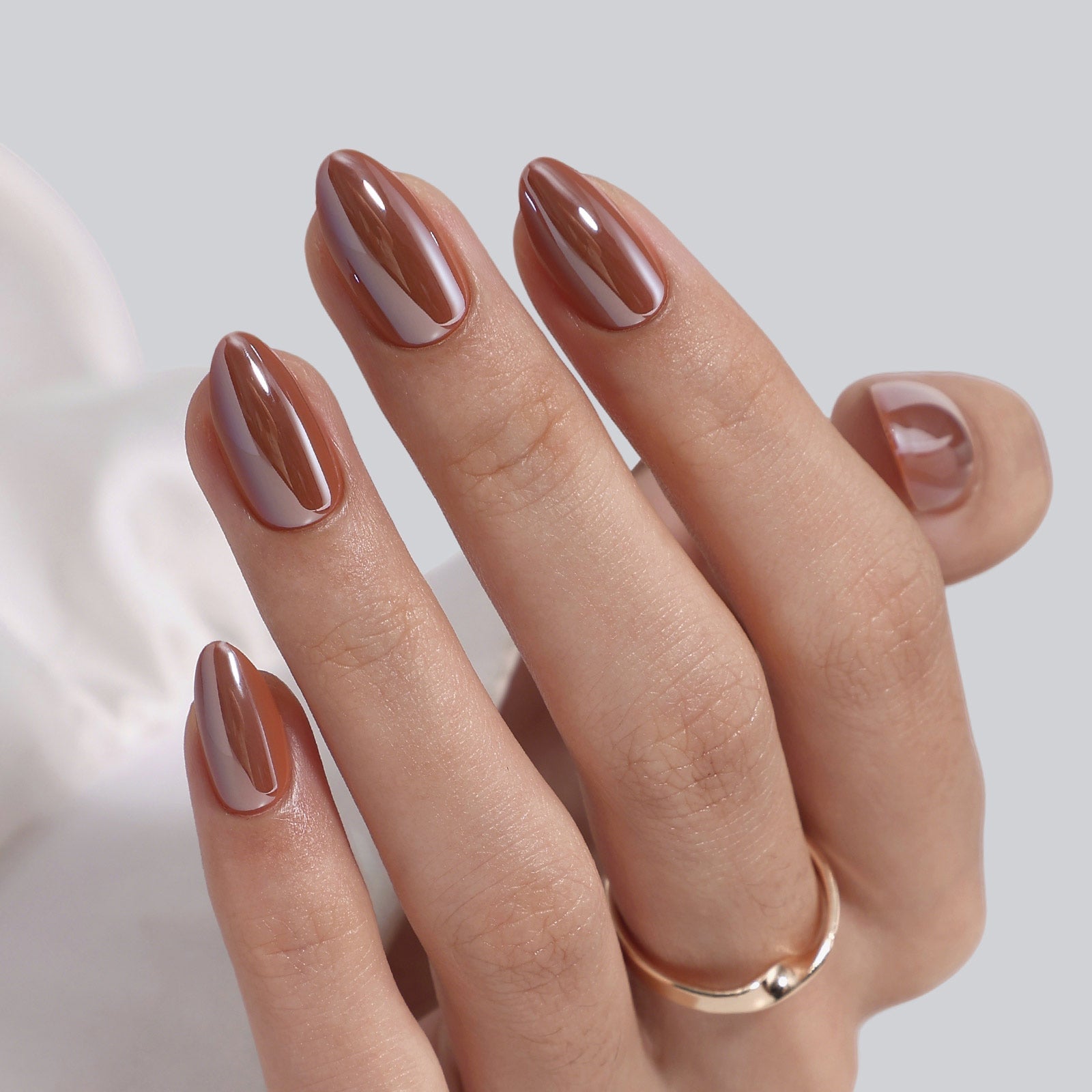 Shimmery Brown Iridescent Chrome Almond Nails Shimmery Brown Iridescent Chrome Almond Nails — Brown Almond Nails
