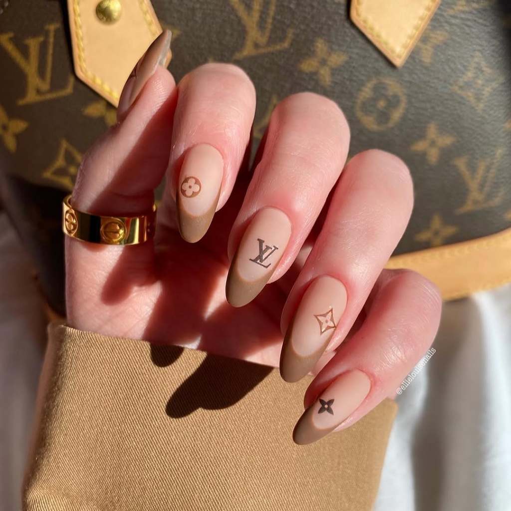 Deep Brown Plaid Accent Almond Nails Deep Brown Plaid Accent Almond Nails — Brown Almond Nails